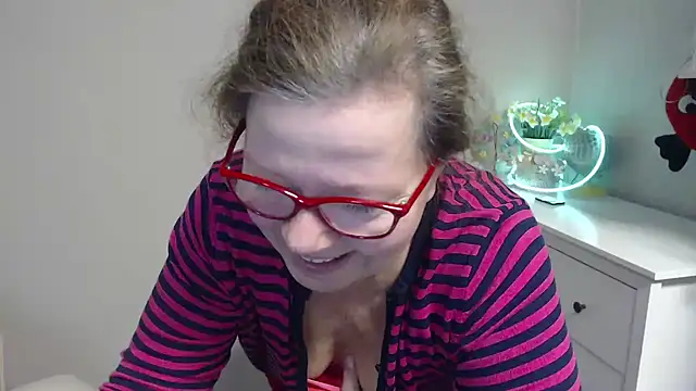 Snapshot of Adelewildx chatting on 03-03-25, 04:03 Adelewildx online show from 03-03-25, 04:03