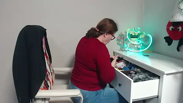 Snapshot of Adelewildx chatting on 03-05-25, 04:24 Adelewildx online show from 03-05-25, 04:24