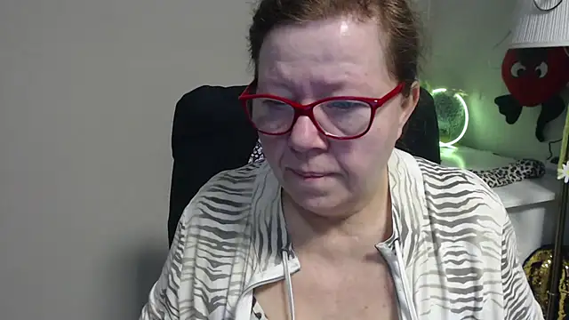 Snapshot of Adelewildx chatting on 03-18-25, 04:15 Adelewildx online show from 03-18-25, 04:15