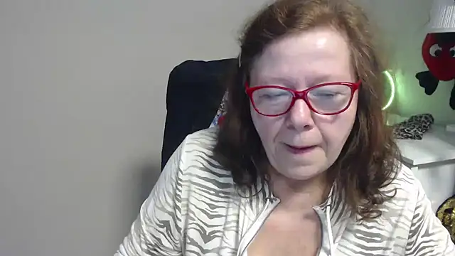 Snapshot of Adelewildx chatting on 03-18-25, 10:25 Adelewildx online show from 03-18-25, 10:25