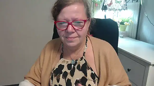 Snapshot of Adelewildx chatting on 09-17-25, 03:19 Adelewildx online show from 09-17-25, 03:19