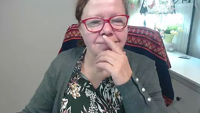 Snapshot of Adelewildx chatting on 10-16-25, 03:29 Adelewildx online show from 10-16-25, 03:29