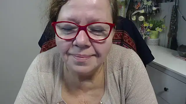 Snapshot of Adelewildx chatting on 11-12-25, 04:13 Adelewildx online show from 11-12-25, 04:13