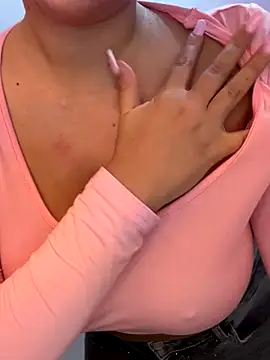 Snapshot of Liiaa chatting on 10-28-25, 11:14 Liiaa online show from 10-28-25, 11:14