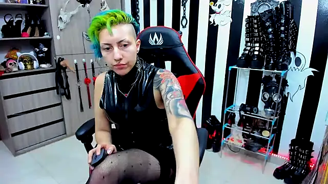 Snapshot of Mistress_Yelena chatting on 01-14-25, 12:22 Mistress Yelena online show from 01-14-25, 12:22