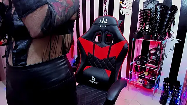 Snapshot of Mistress_Yelena chatting on 02-18-25, 10:36 Mistress Yelena online show from 02-18-25, 10:36