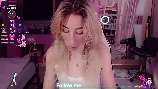 Snapshot of AnnieGOld_ chatting on 07-04-26, 10:16 AnnieGOld online show from 07-04-26, 10:16