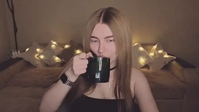 ViolettaLopez online show from 11-22-25, 01:32