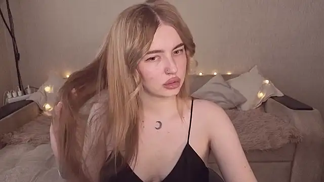 Snapshot of ViolettaLopez chatting on 06-24-26, 03:11 ViolettaLopez online show from 06-24-26, 03:11