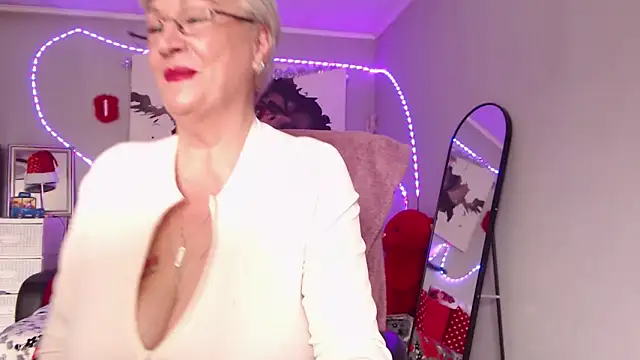 Snapshot of LaylaMilf chatting on 12-20-25, 09:16 LaylaMilf online show from 12-20-25, 09:16