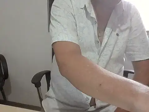 Snapshot of niceguyjr chatting on 10-05-25, 09:02 niceguyjr online show from 10-05-25, 09:02