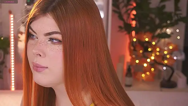 Snapshot of Ffoxyflame chatting on 10-28-25, 12:25 Ffoxyflame online show from 10-28-25, 12:25