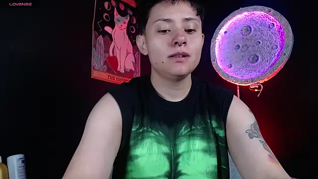 girl intense444 online show from 04-21-26, 01:39