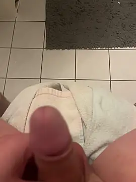 Snapshot of youngcock1984 chatting on 10-31-25, 03:18 youngcock1984 online show from 10-31-25, 03:18