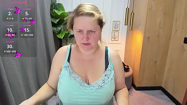 Snapshot of ScarlettSoft chatting on 10-28-25, 05:11 ScarlettSoft online show from 10-28-25, 05:11