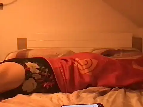 Moistdevil online show from 01-06-25, 06:52