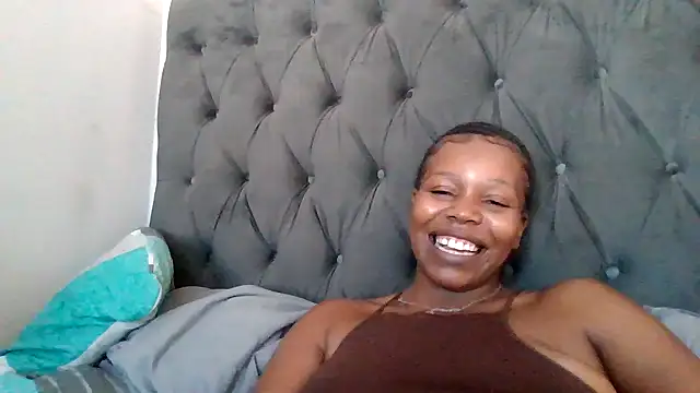 Snapshot of cherryontopy chatting on 03-18-25, 01:42 cherryontopy online show from 03-18-25, 01:42