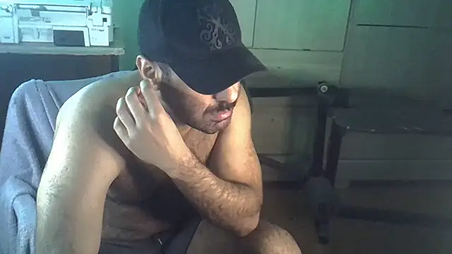 Snapshot of MILITARS chatting on 10-30-25, 11:27 MILITARS online show from 10-30-25, 11:27