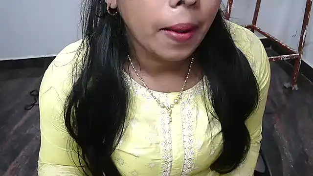 Snapshot of Dhiyapink chatting on 12-16-24, 08:31 Dhiyapink online show from 12-16-24, 08:31