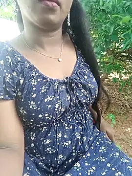 Snapshot of Dhiyapink chatting on 11-06-25, 04:57 Dhiyapink online show from 11-06-25, 04:57