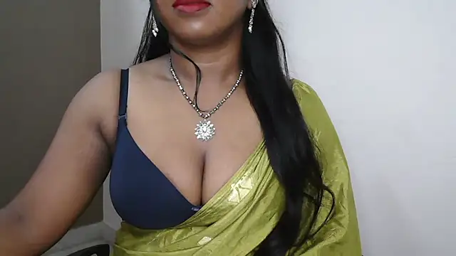 Snapshot of Dhiyapink chatting on 12-05-25, 04:10 Dhiyapink online show from 12-05-25, 04:10