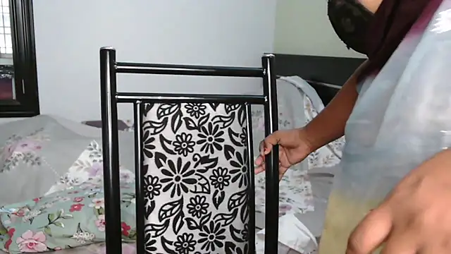 Snapshot of Dhiyapink chatting on 12-16-25, 05:56 Dhiyapink online show from 12-16-25, 05:56