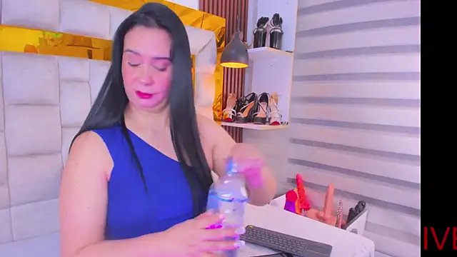 bigass monic online show from 09-18-25, 03:30