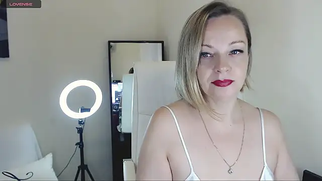 Tilly Eliot online show from 02-03-25, 04:20