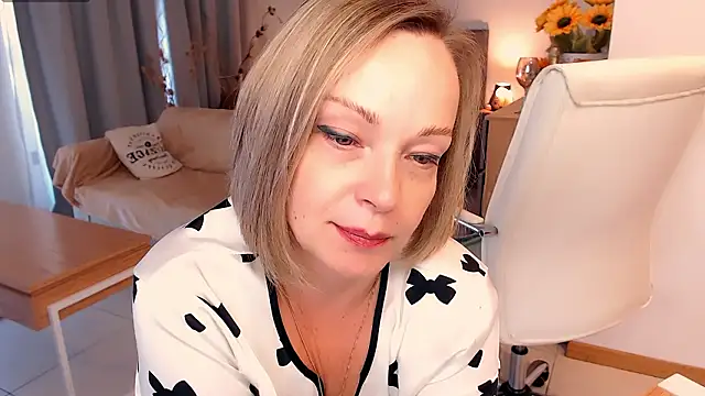 Tilly Eliot online show from 03-15-26, 08:15