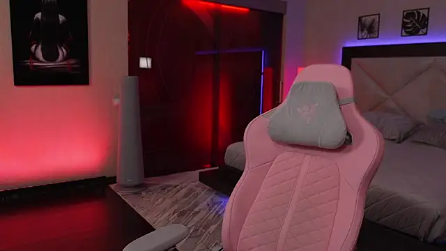 Snapshot of GirlGogo chatting on 11-25-25, 09:15 GirlGogo online show from 11-25-25, 09:15