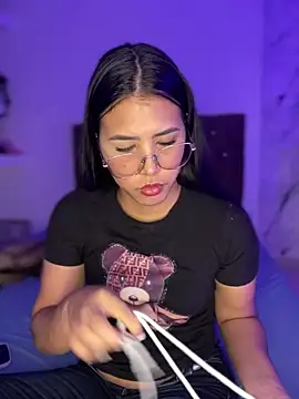 alysson 18 online show from 04-15-26, 09:15