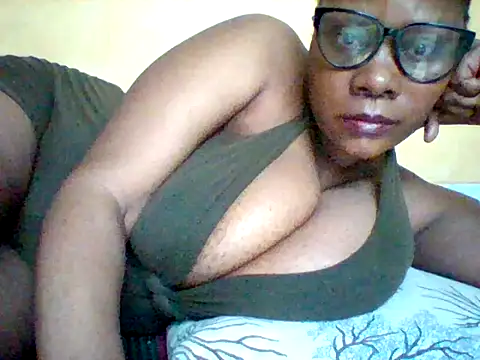 Snapshot of Africangal chatting on 06-01-26, 06:37 Africangal online show from 06-01-26, 06:37