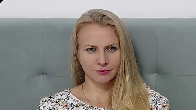 K  Adrienne online show from 09-30-25, 04:39