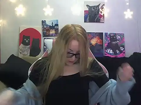 SecretSophia online show from 11-07-25, 04:29