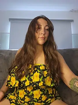 VickyHoult online show from 12-17-25, 08:04