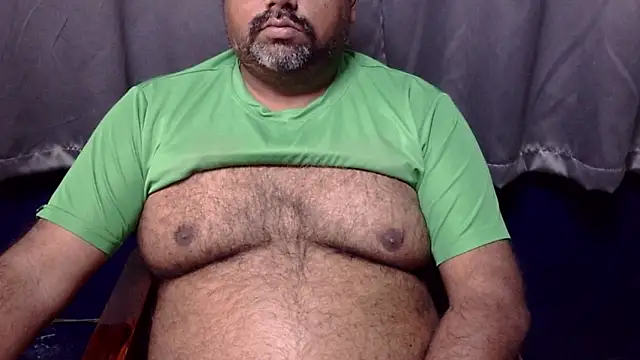 Snapshot of hairysubcub_70 chatting on 02-15-26, 06:10 hairysubcub 70 online show from 02-15-26, 06:10