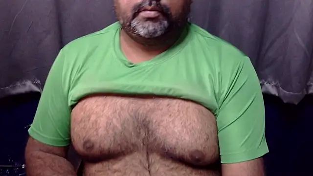 Snapshot of hairysubcub_70 chatting on 02-22-26, 06:46 hairysubcub 70 online show from 02-22-26, 06:46