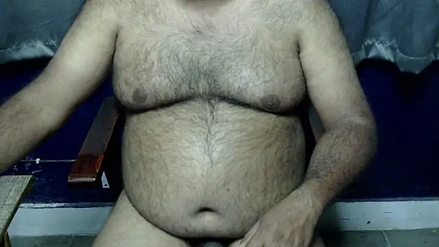 Snapshot of hairysubcub_70 chatting on 02-26-26, 06:18 hairysubcub 70 online show from 02-26-26, 06:18