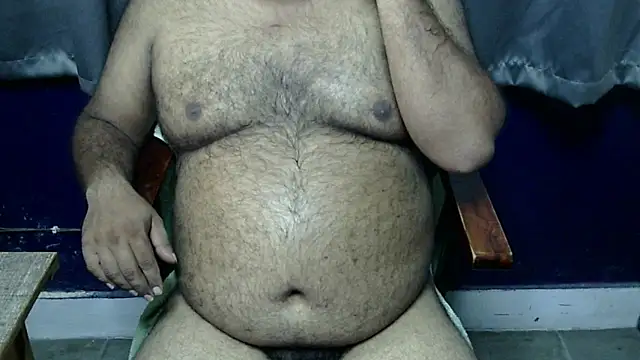 Snapshot of hairysubcub_70 chatting on 06-18-26, 04:57 hairysubcub 70 online show from 06-18-26, 04:57