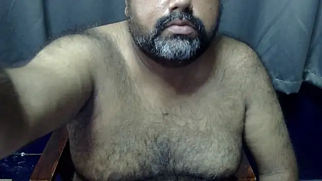 Snapshot of hairysubcub_70 chatting on 07-08-26, 06:40 hairysubcub 70 online show from 07-08-26, 06:40