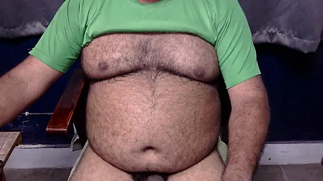 Snapshot of hairysubcub_70 chatting on 07-18-26, 05:33 hairysubcub 70 online show from 07-18-26, 05:33