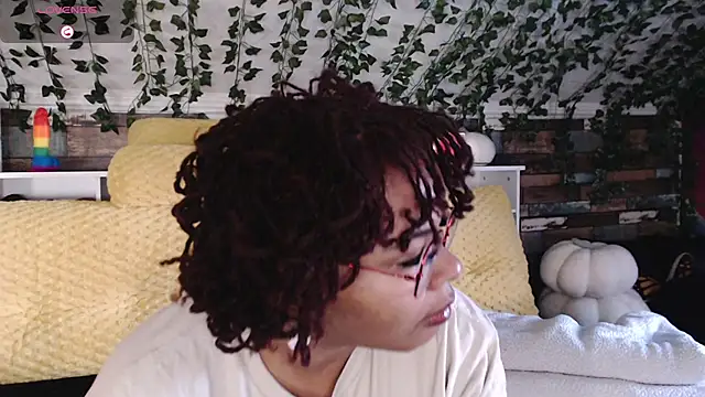 Snapshot of -khayaparker chatting on 01-12-25, 01:05 -khayaparker online show from 01-12-25, 01:05