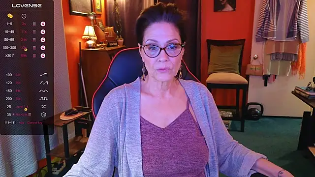 Snapshot of Good-Juju chatting on 02-06-25, 01:05 Good-Juju online show from 02-06-25, 01:05