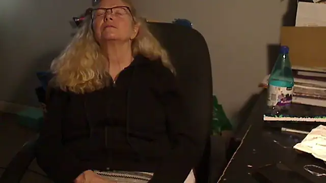 Snapshot of XTRAHORNYONE chatting on 02-22-25, 02:50 XTRAHORNYONE online show from 02-22-25, 02:50