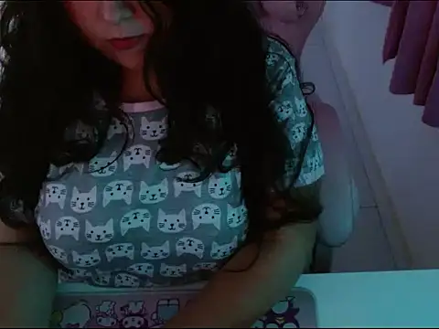 Snapshot of KittyK3 chatting on 12-02-25, 04:29 KittyK3 online show from 12-02-25, 04:29