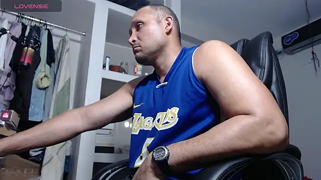 Snapshot of lewislamxxx_hot chatting on 05-02-26, 11:10 lewislamxxx hot online show from 05-02-26, 11:10