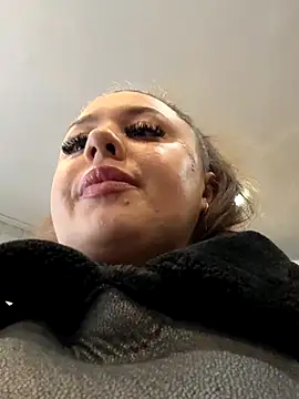 Sara Slow online show from 12-22-25, 01:41