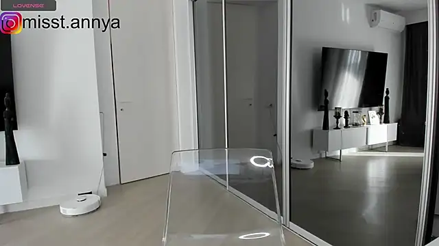 hotdeedee online show from 12-12-24, 11:29