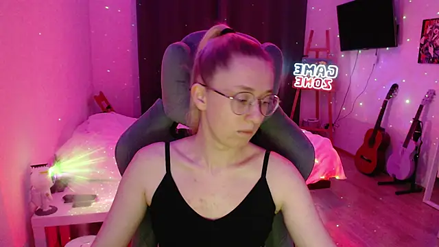 Snapshot of AnabelFrel chatting on 12-19-24, 12:45 AnabelFrel online show from 12-19-24, 12:45