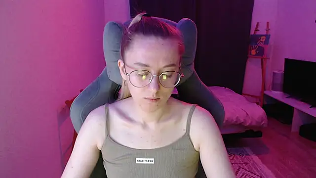 Snapshot of AnabelFrel chatting on 10-16-25, 12:11 AnabelFrel online show from 10-16-25, 12:11